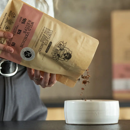 Fullfôr av hjort og grønn vom